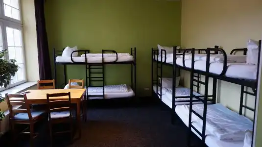 Singer109 & Hostel - 18