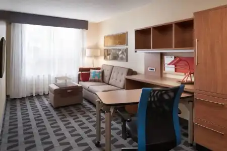 TownePlace Suites by Marriott Windsor - 41