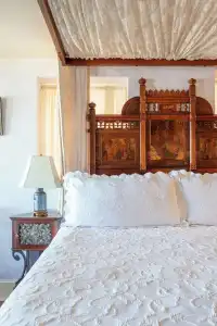 Martine Inn - 47