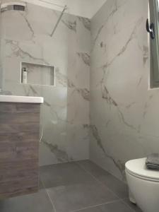 Lagoon View Apartments - Adults Only - 102