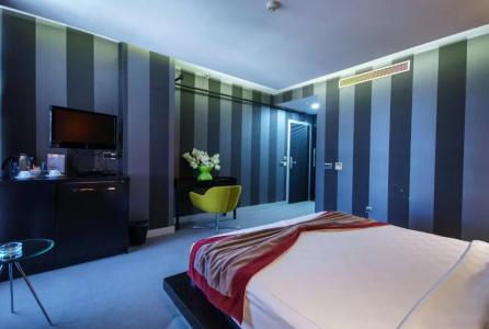 Vernazza Suites - 180