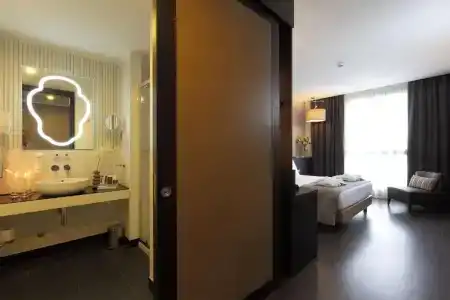 Best Western Premier CHC Airport - 63
