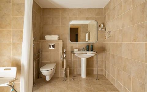 DoubleTree by Hilton - 43