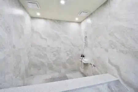 Busan Seomyeon YTT - 225