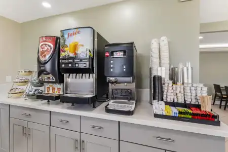 Best Western Plus LA Mid Town - 12