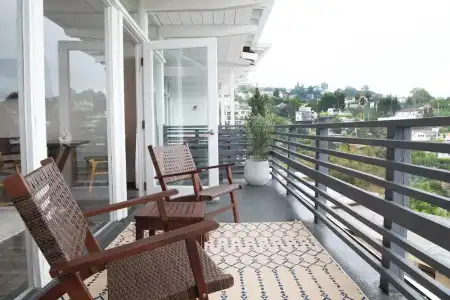 Hollywood Hills - 34