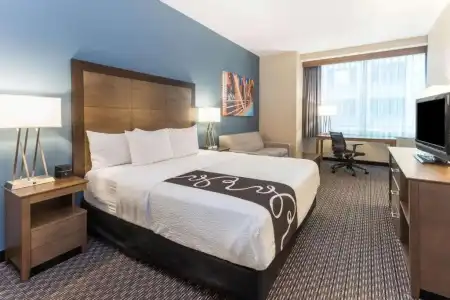 La Quinta Inn & Suites by Wyndham Chicago Downtown - 53