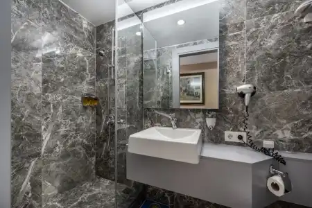 Gallery Residence & - 68