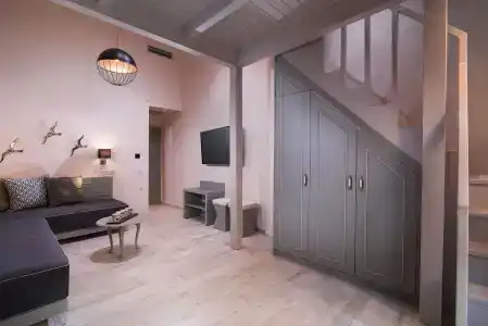 Neikos Luxury Suites - 34
