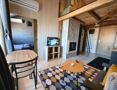 BOUTIQUE Entry E - 36