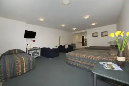 Lake Point Motel - 22