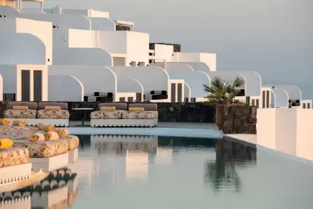 Cresanto Luxury Suites - 16