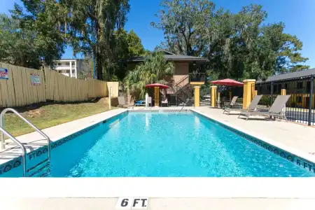 Howard Johnson by Wyndham Tallahassee - 10