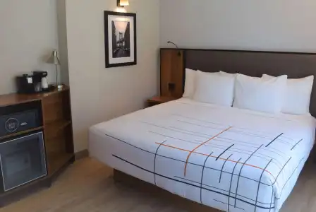 La Quinta Inn & Suites by Wyndham Times Square South - 2