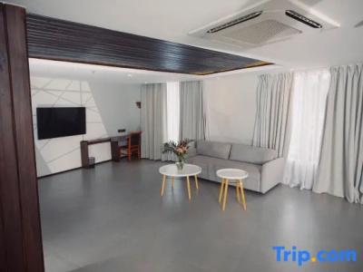Giraffe Ocean View - 41