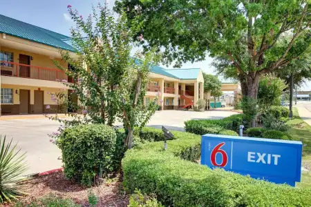 Motel 6 Arlington, TX - 17