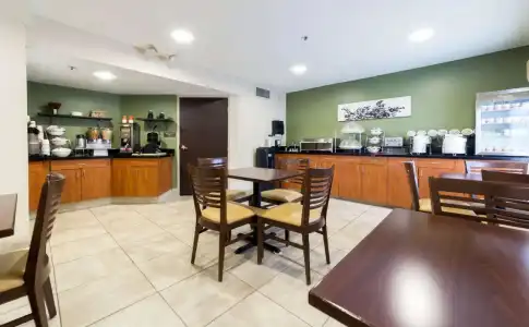 Sky Harbor Airport Inn - 19