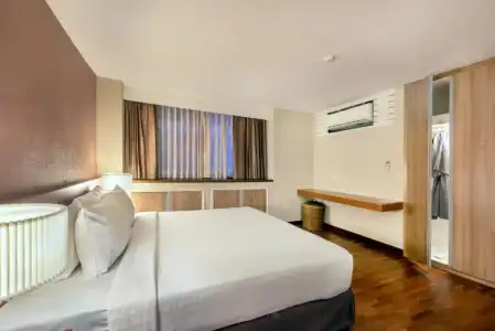 Bandara Silom Suites - 206
