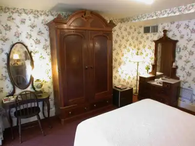 Martine Inn - 60