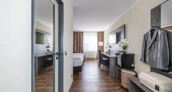 Plaza Inn Grevenbroich - 8