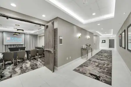 Hilton Garden Inn Toronto/Brampton - 40