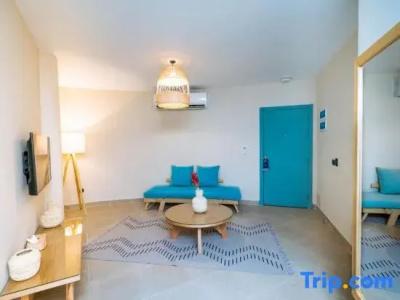 Redcon Suites - 175