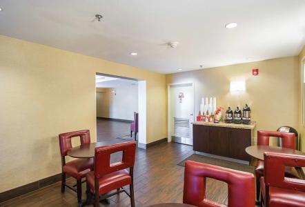 Red Roof Plus+ Phoenix West - 12