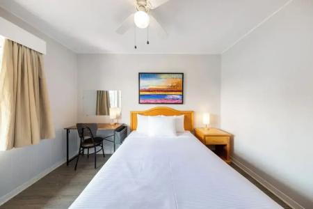 2400 Motel - 42