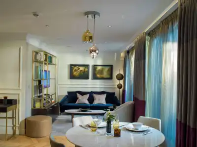 The Guardsman and Residences - 2