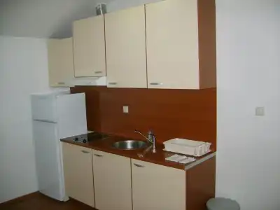 Lyon Apartments - 40