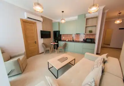 Season Suite Apart - 22