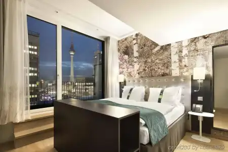 Premier Inn Berlin Alexanderplatz - 3