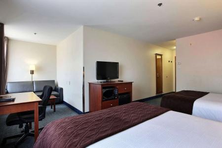 Super 8 by Wyndham Trois-Rivieres - 1