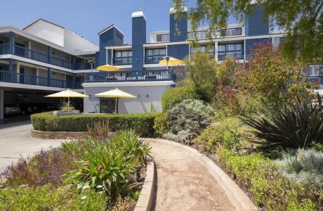 Mariposa Inn and Suites - 32