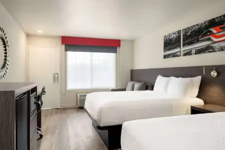 Ramada by Wyndham Anaheim Convention Center - 6