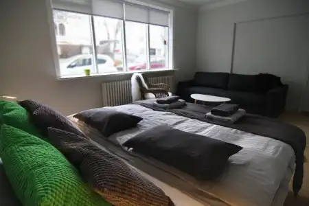 Reykjavik Rainbow Guest House - 1