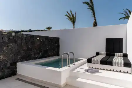 Cresanto Luxury Suites - 14