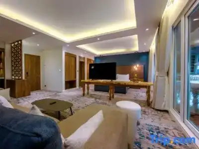 Queenco Entertainment Resort - 125