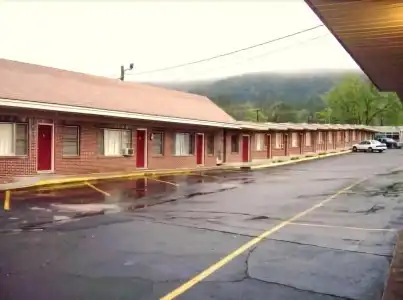 Shamrock Motel Hot Springs - 7