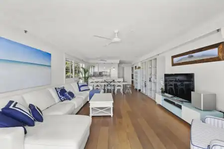 Gemini Court Holiday Apartments - 399