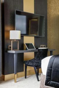 Niepce Paris, Curio Collection by Hilton - 33