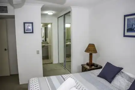 Surfers Beach Holiday Apartments - 24