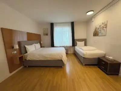 Akomo Bern - 29