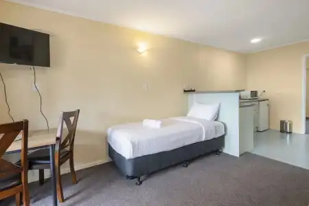 Fenton Court Motel - 19