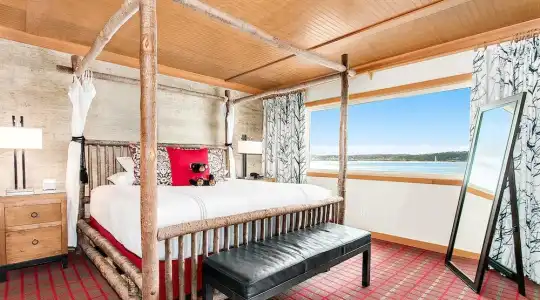 The Edgewater - 211
