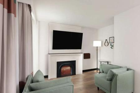 Pennyweight Boston, Curio Collection by Hilton - 68