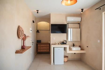 Atma Beach Rooms & Suites - 18