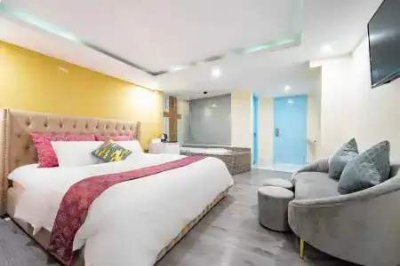 Collection O Joy Inn - Near T3 Terminal - 65