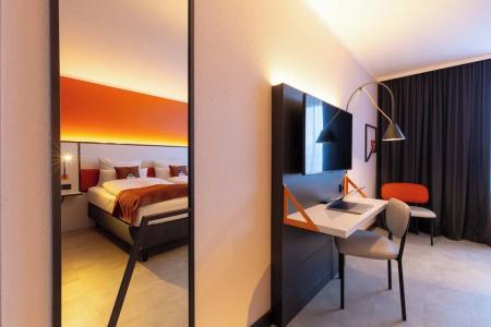 Holiday Inn - the niu, BLADE SOLINGEN by IHG - 70
