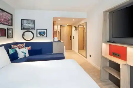 Hampton by Hilton - 33